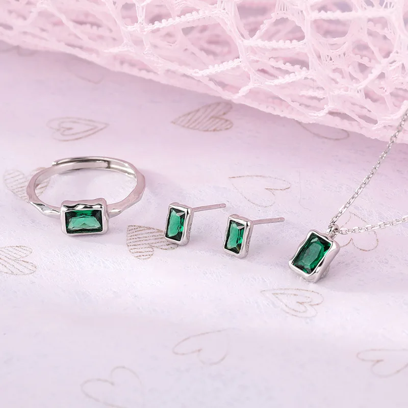 Женский ювелирный комплект из колье и серёг, из серебра 925 пробы