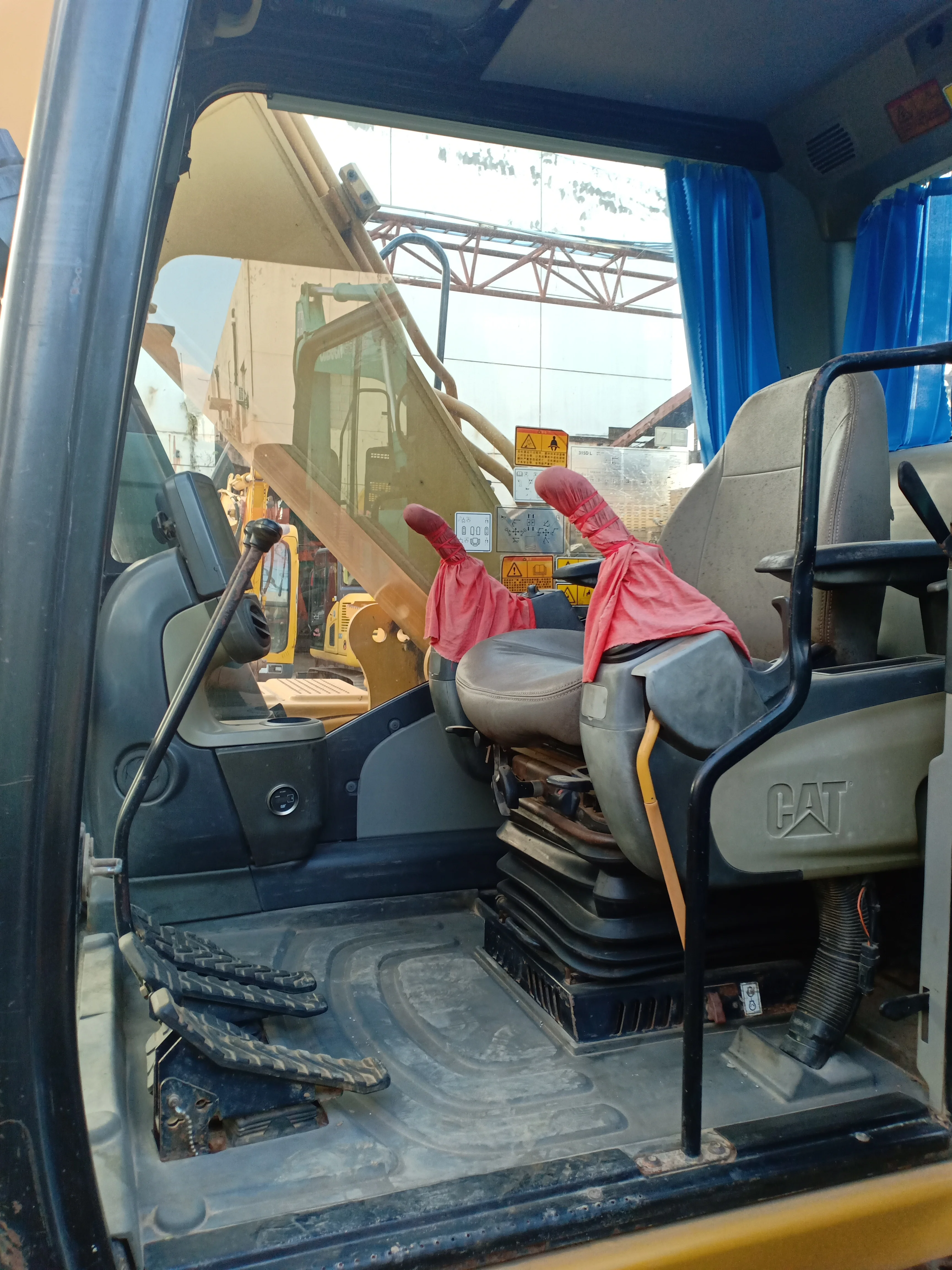 Low price and high quality Excellent second hand cat 315 excavator original Japan in Shanghai