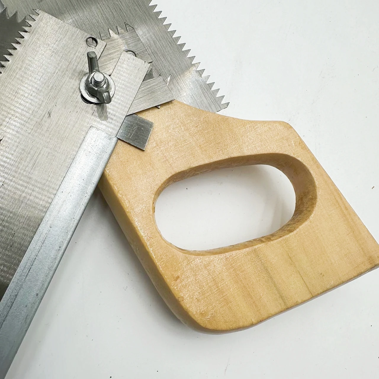 Industrial-Grade 4-in-1 Blade Hand Saw for Gardening Pruning Serrucho Hand Saws with Steel and Carbide Material for DIY