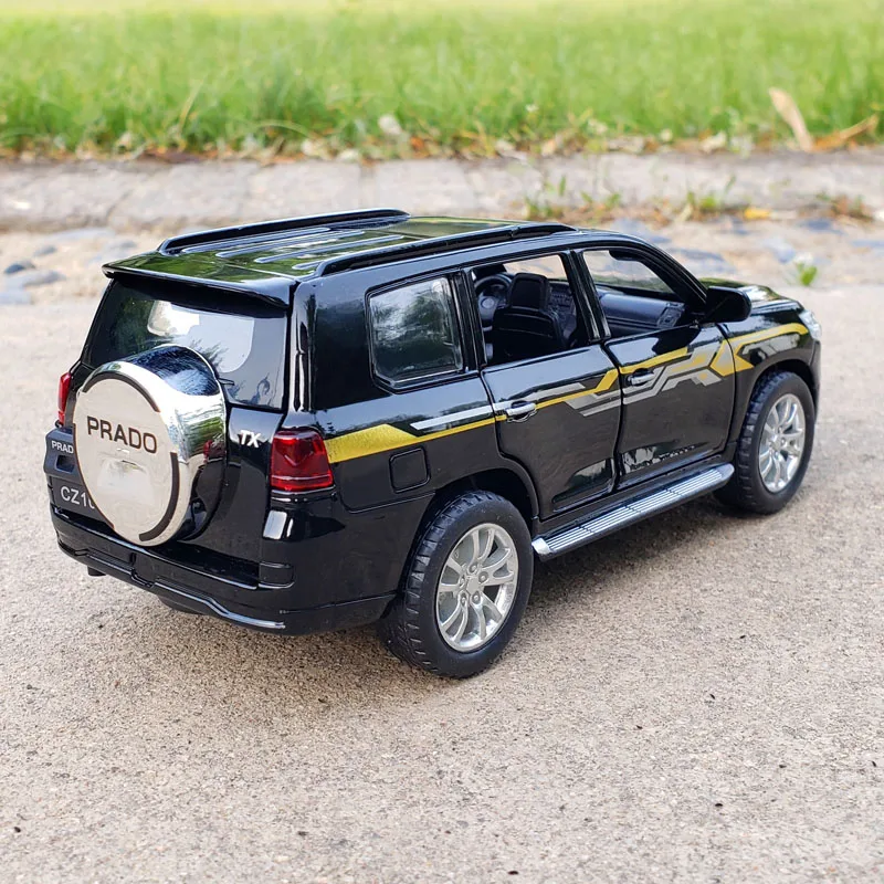 PANDAS Diecast Metal Model 1/32 PRADO Car Model Pull back Door Open Sound Light Decoration Collection Alloy Model Car Toy