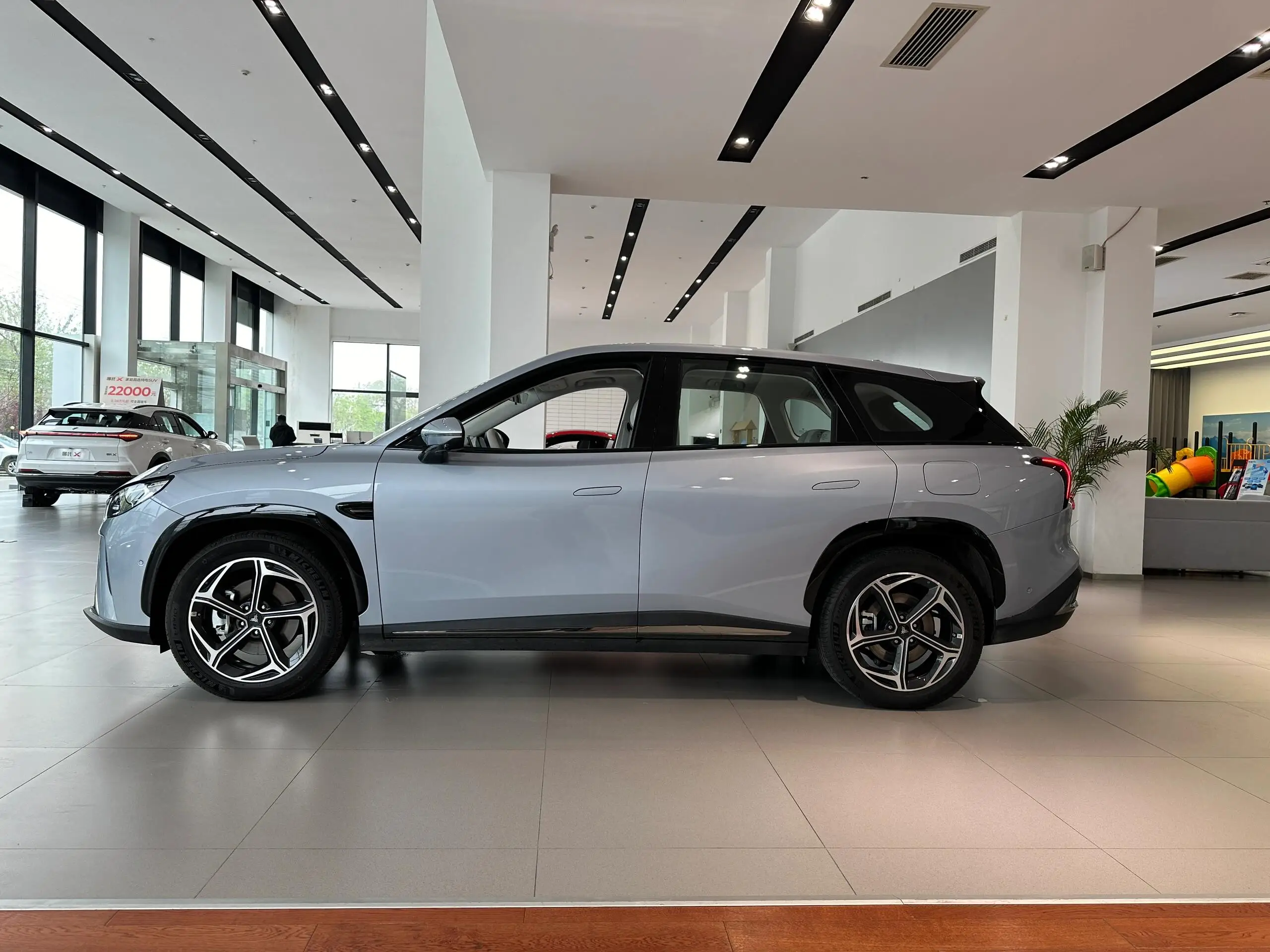 NETA L 2024 новый китайский автомобильный рынок Neta новые энергетические электромобили 5-дверный 5-местный подключаемый Гибридный Электромобиль внедорожник