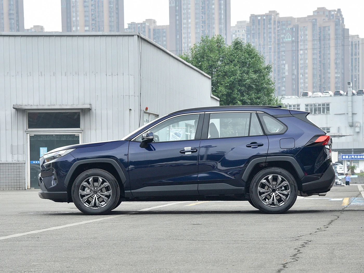 2023 RAV4 бензин/Гибридный компактный внедорожник с 5 дверями и сиденьями 2 0 л/2 л 171/178 лошадиных сил L4 CVT/E-CVT сделано в Китае для Toyota