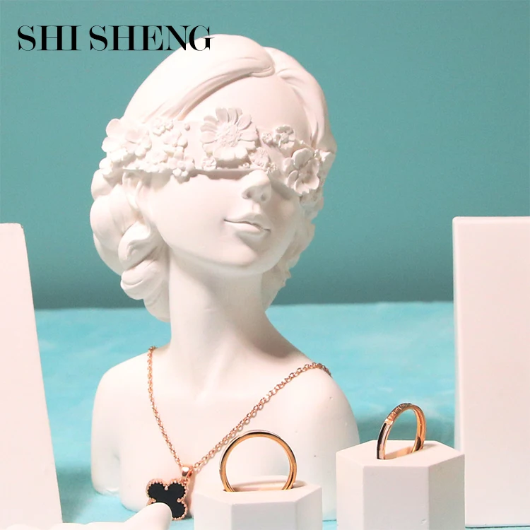 SHI SHENG Creative Girl White Resin Necklace Bust Mannequin Head With Shoulder Stand for Home Living Room Coffee Table Ornament