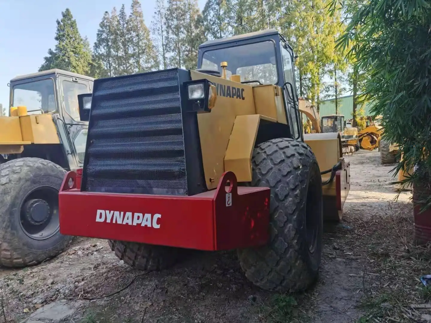 Подержанный дорожный каток Dynapac CA251D одиночная