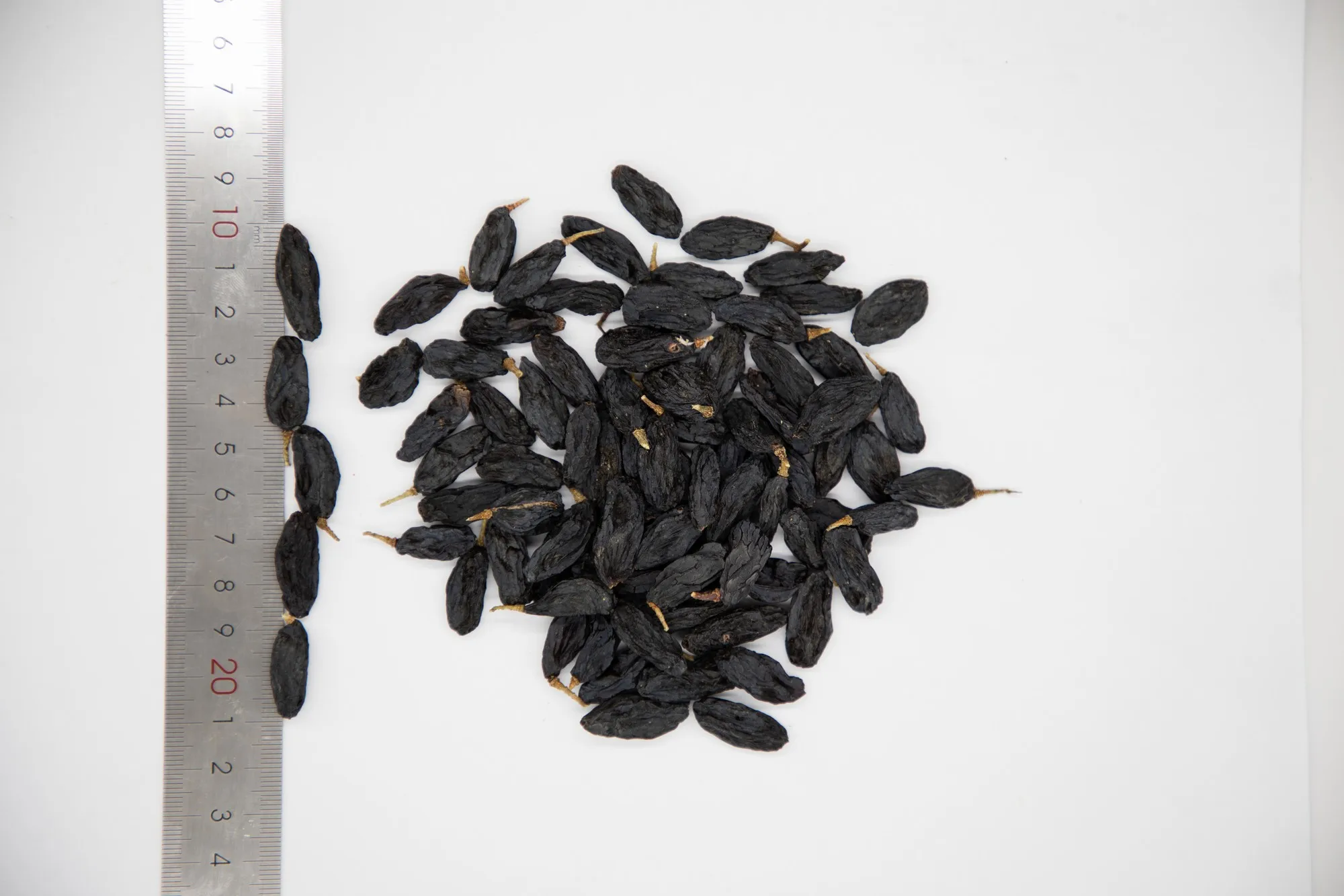 Оптовая продажа, сушеный виноград высокого класса без ГМО из Узбекистана, сладкий черный изюм, натуральная здоровая закуска