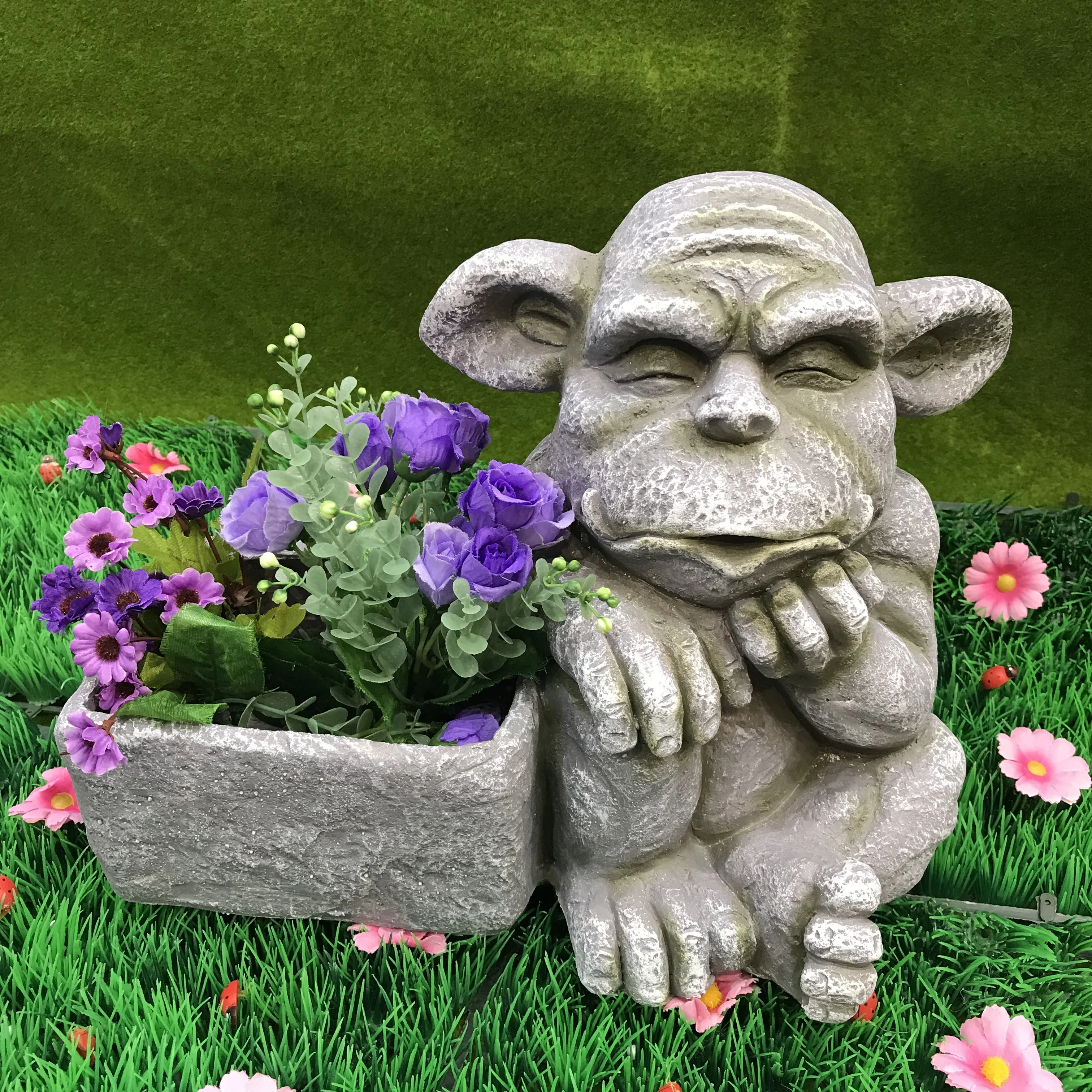 Custom outdoor yard decoration resin funny gargoyle garden statue for sale