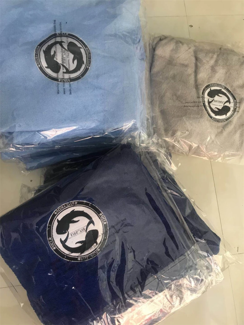 Moco 2021Surf Poncho Changing Robe Water Wind Proof Thick Warm Cotton Wetsuit Robe for Surfing Scuba Wake Kite Board Swim