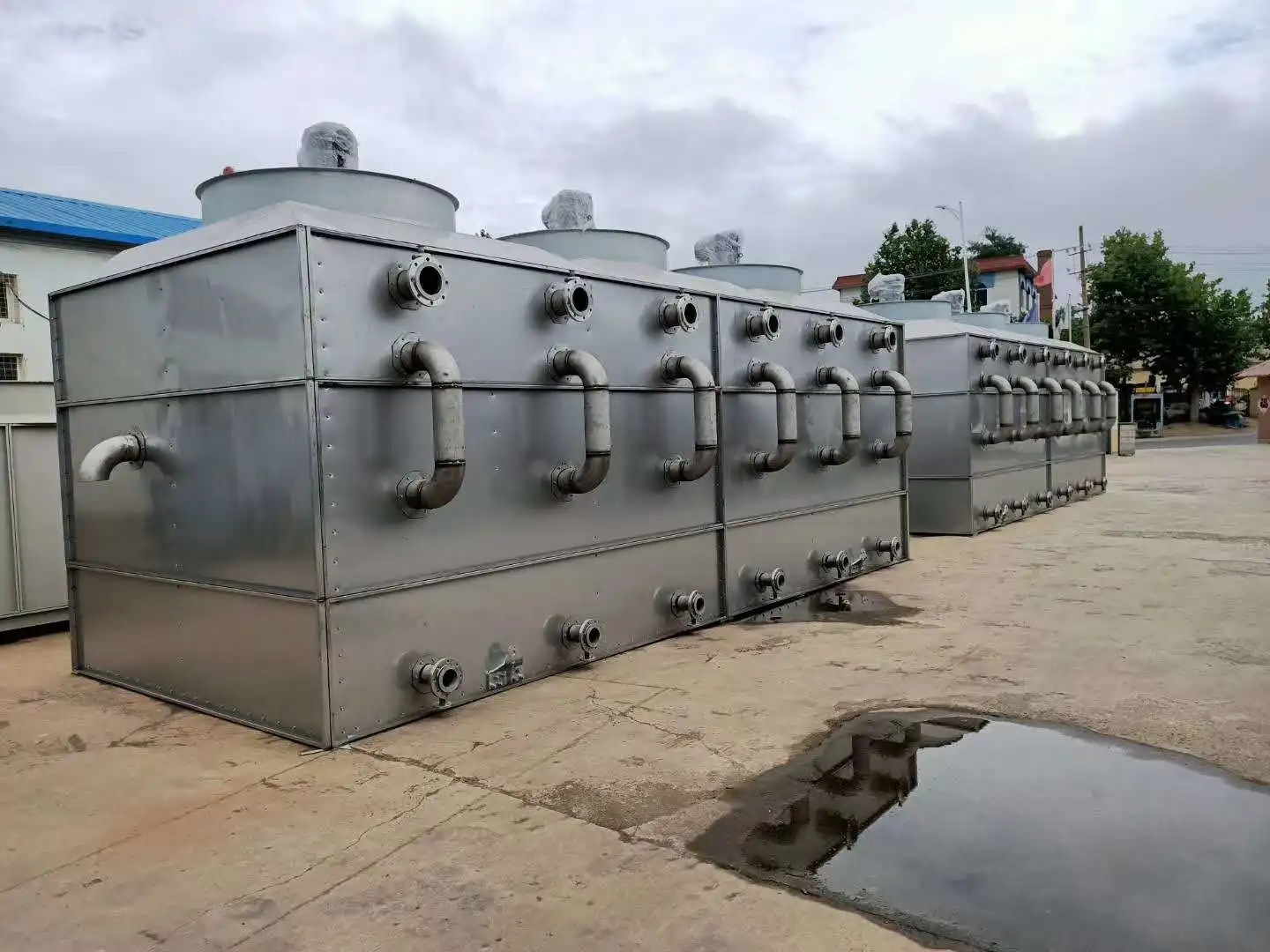 Stainless Steel Closed Circuit Cooling Tower China Evaporative Condenser With Ladder And Safety Guards Support Customization