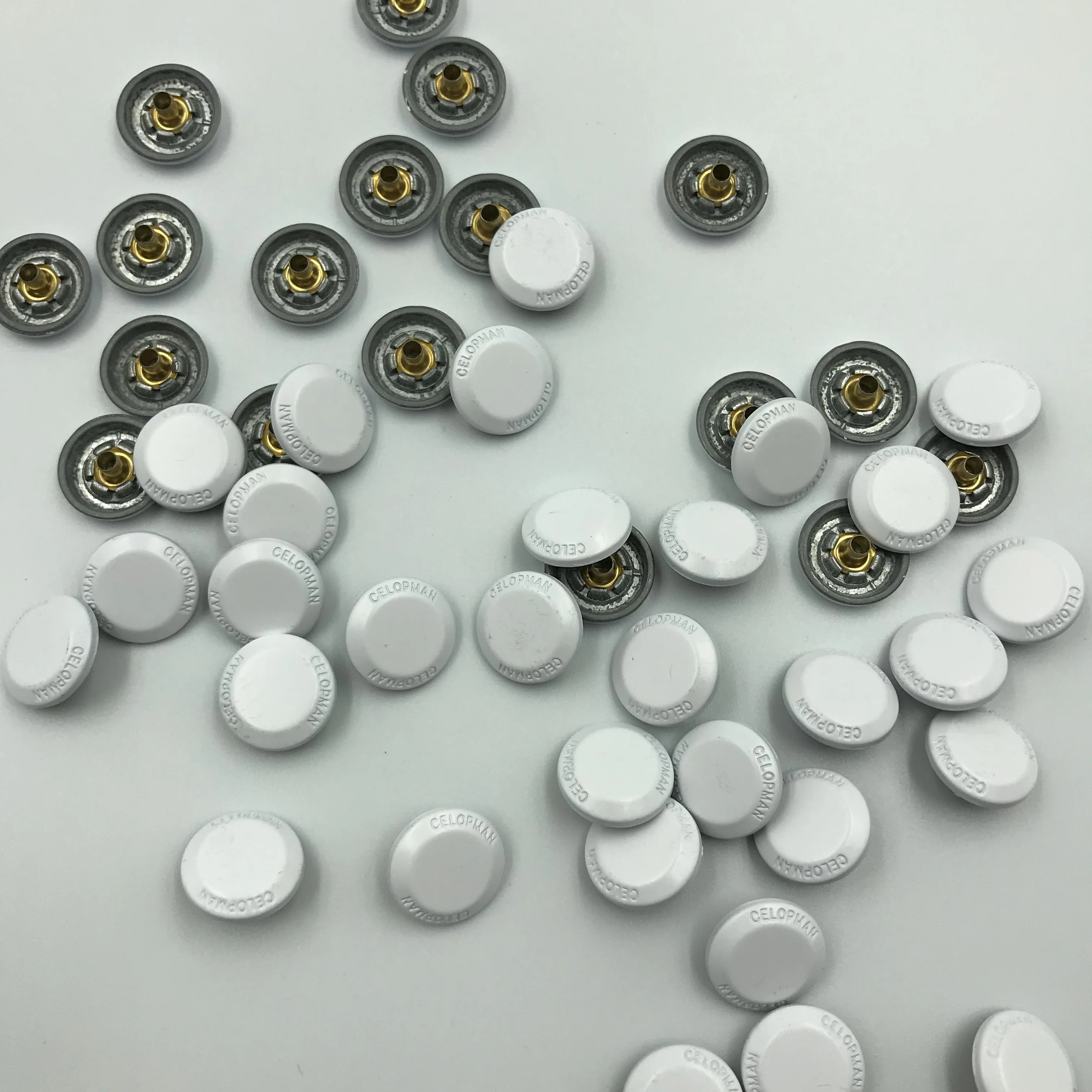 Колпачок из сплава, золотая плоская куртка, металлическая пружинная кнопка на заказ, 4 части