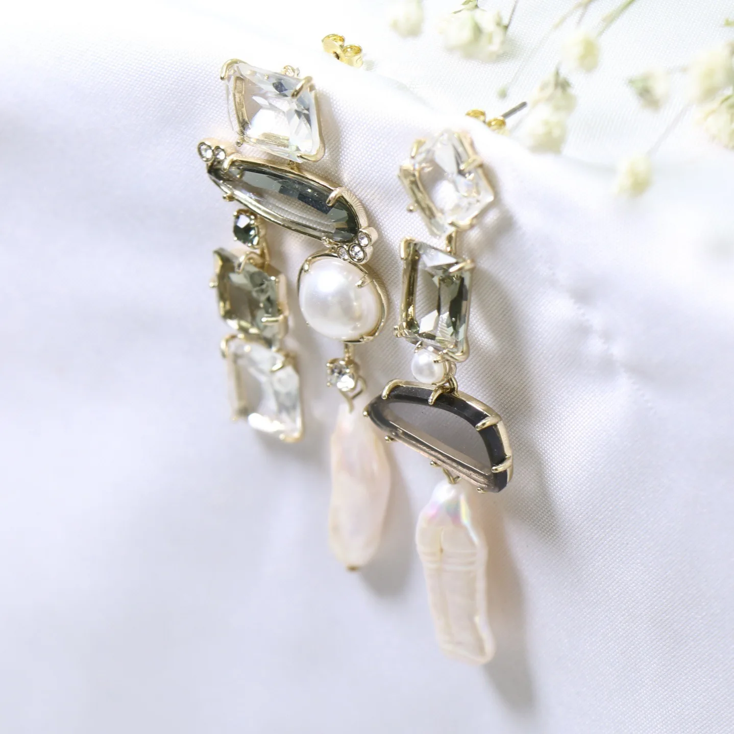 Fashion Asymmetry Elegant Transparent Gray Crystal Baroque Pearl Chandelier Earrings