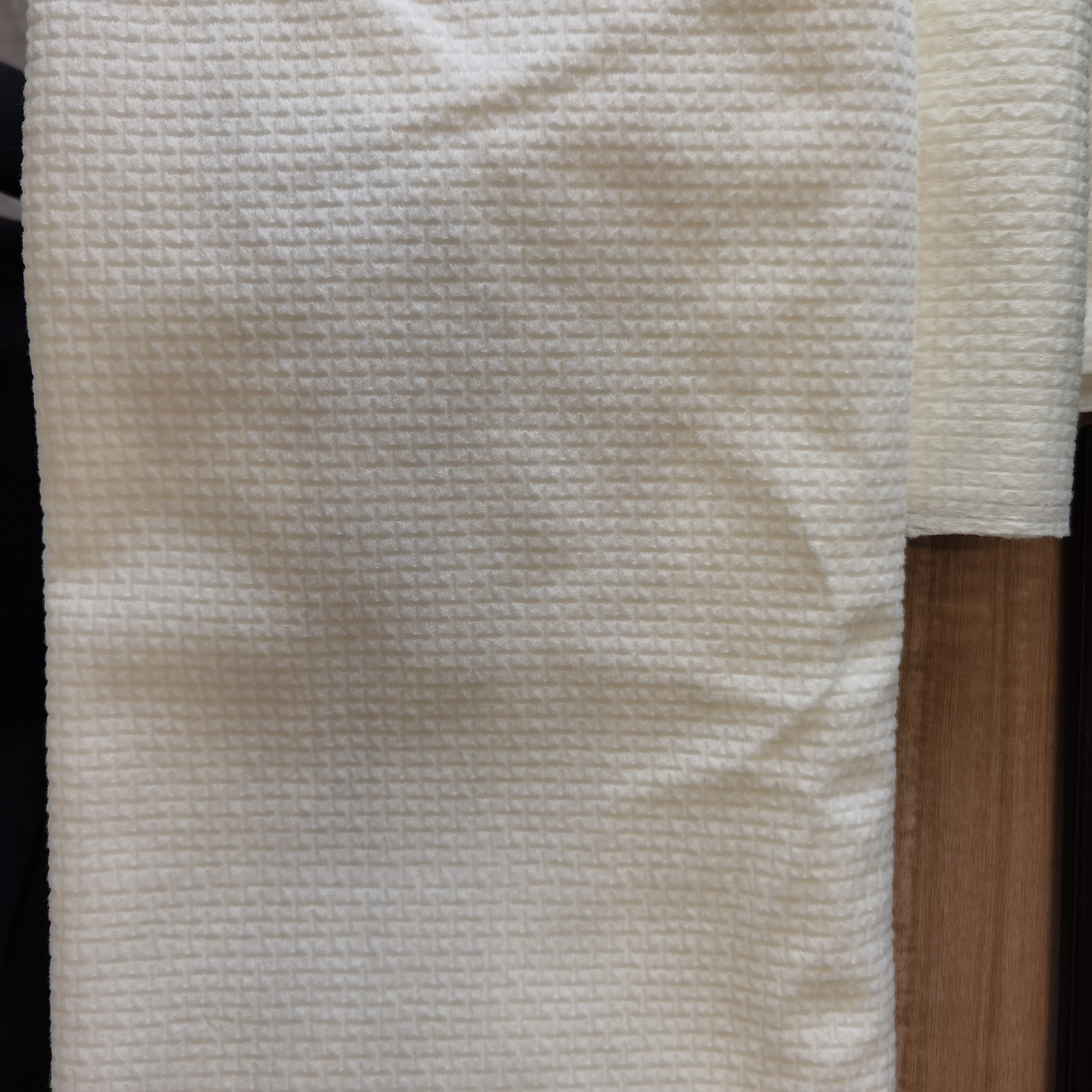 Spunlace Non Woven PP Polyethylene Viscose PET Parallel Cross Emboss Spunlace Nonwoven  Fabric Factory  for Personal Care