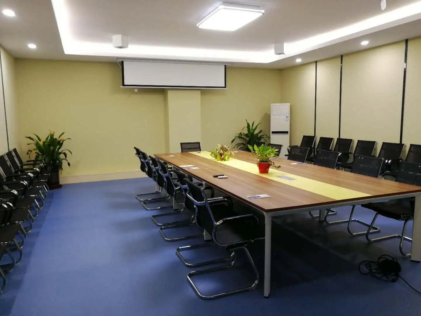 3-in-1 Magnetic Charging Stand Alloy Phone Holder Desktop Portable 3 In 1 Wireless Charger Foldable