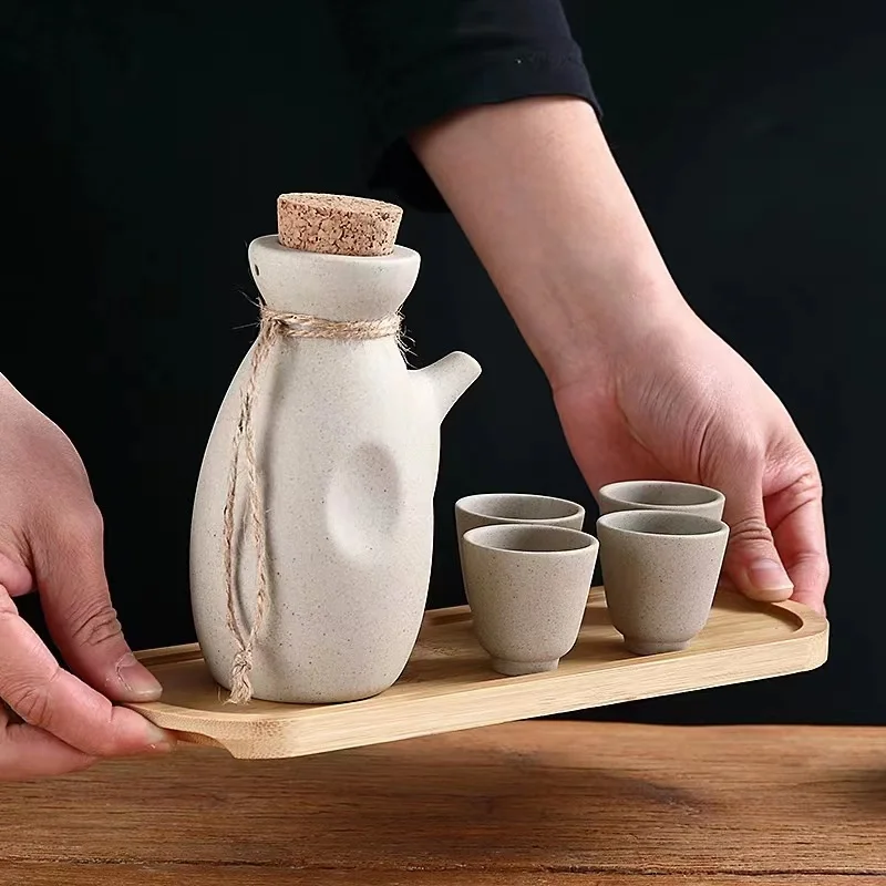 Japanese Style Sake Pot 4 Cups Set Ceramic Japanese Cuisine Sake Pot Set with Four Cups