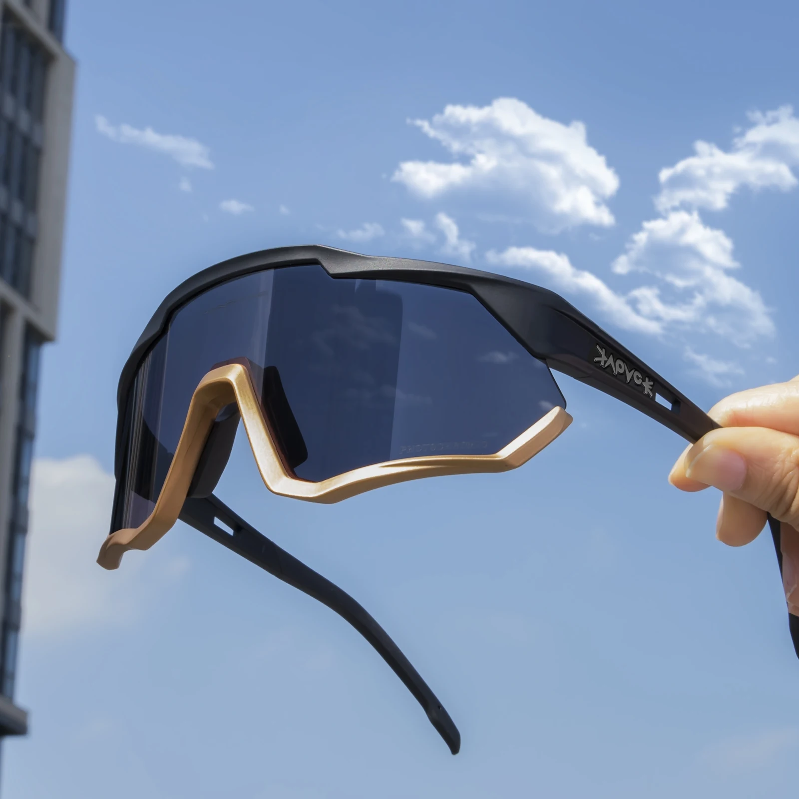 New 2022 Photochromic Men Outdoor Mountain Cycling Eyewear Road Bike Protection Glasses Windproof Sport Sunglasses