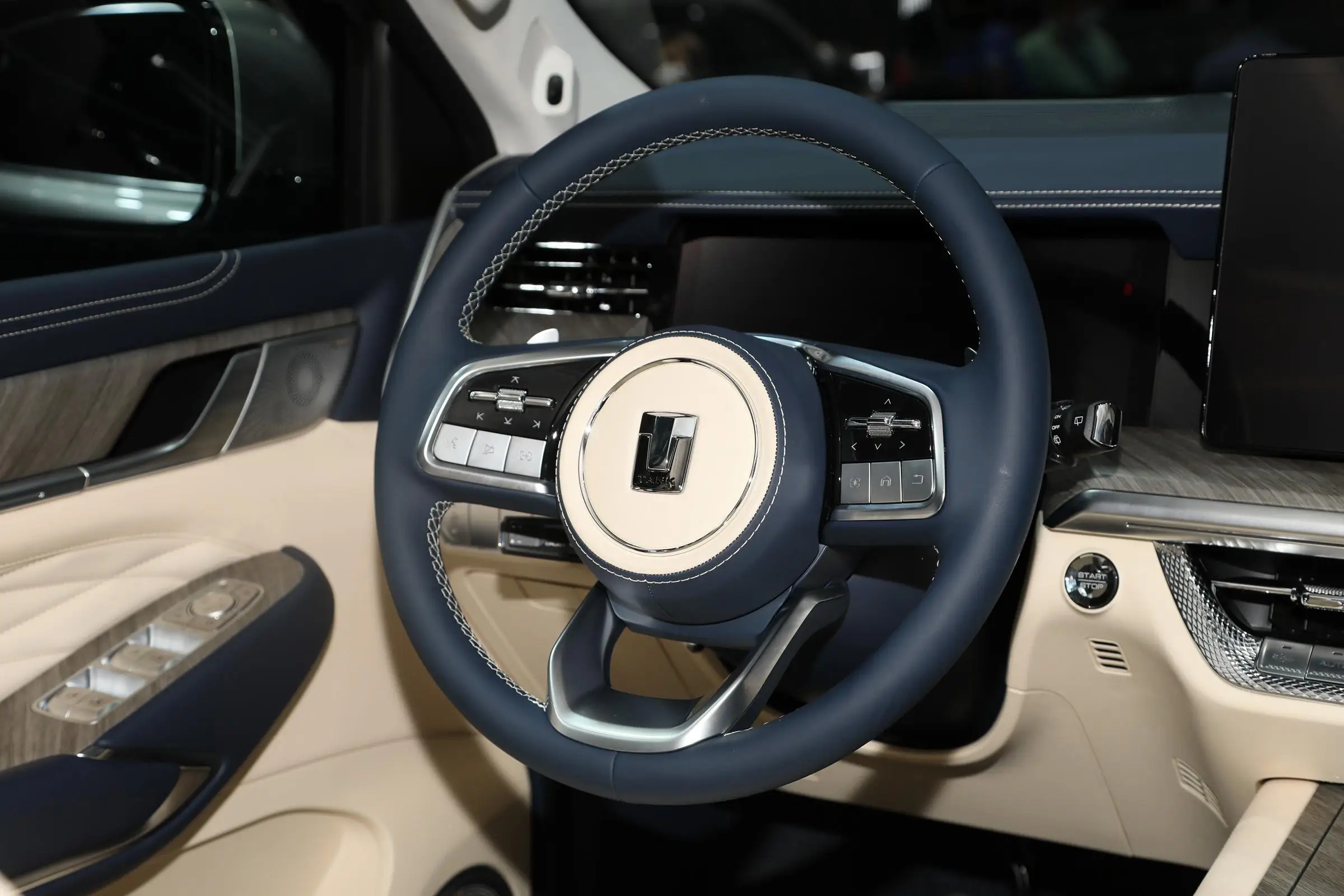 Chinese Left Hand Drive Car great wall tank 500 Comfortable Space Maximum speed 180km/h 5/7 Seats Vehicle