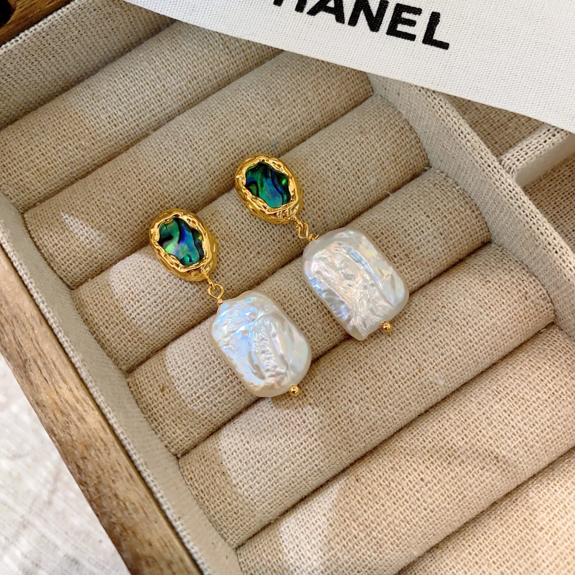 Zhuji New Retro Style Baroque Pearl Earrings French Oil Painting Frame Flower Literary Earrings