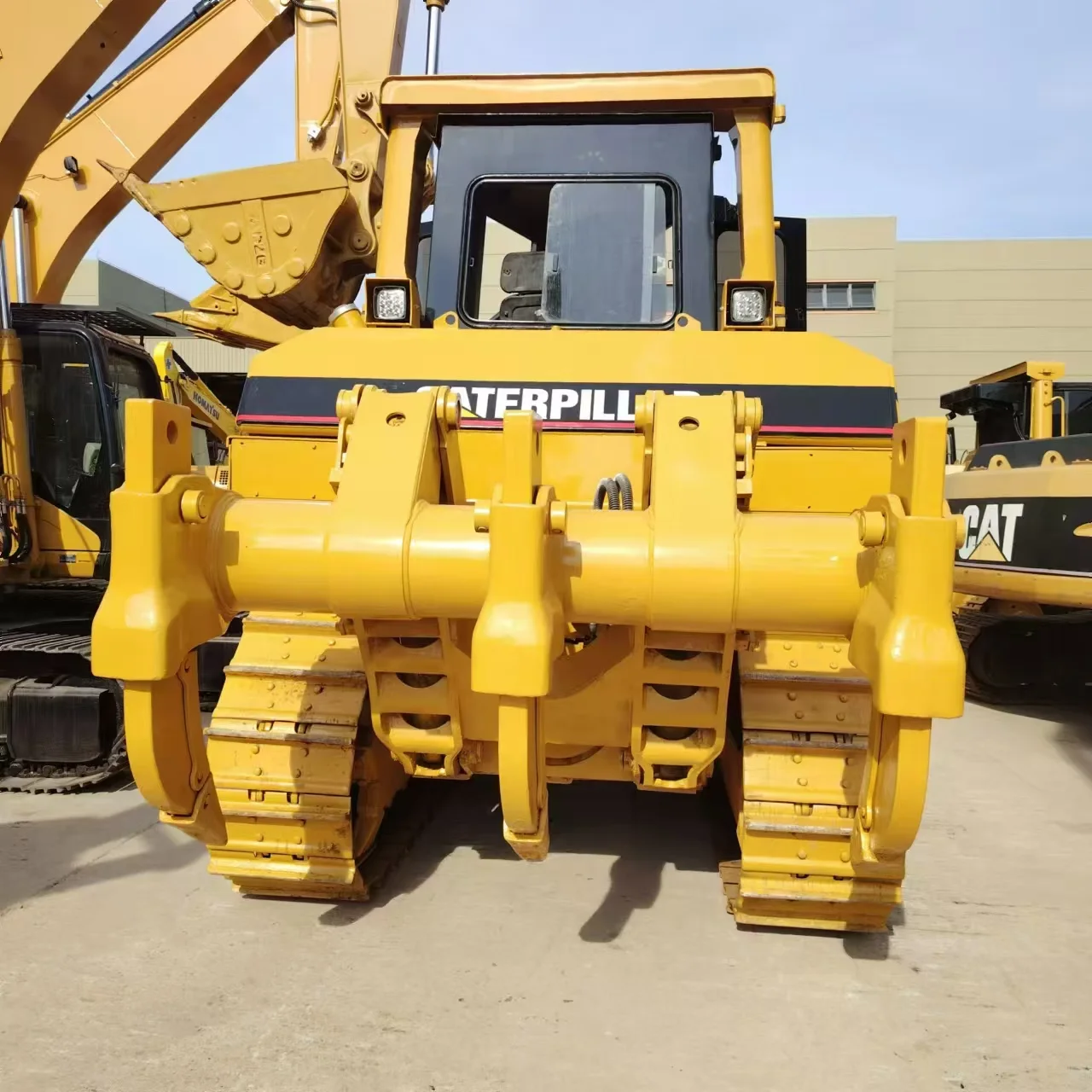 Used original bulldozer Caterpillar D8R 40 tons bulldozer Good quality and low price High quality Used crawler bulldozer