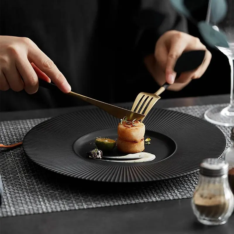 Modern kitchen supermarket ceramic dinnerware custom logo white black porcelain dinner plates for restaurant
