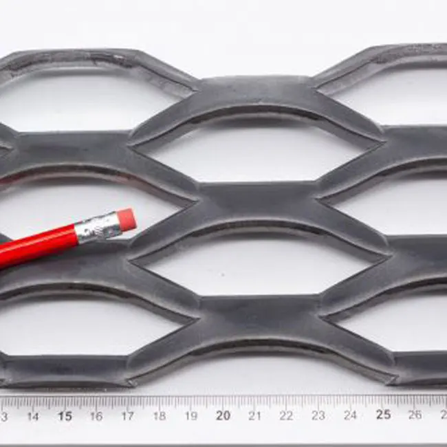 Diamond 4x8mm Opening Aluminum Gutter Guard Expanded Metal Mesh For Trench Cover High safety performance