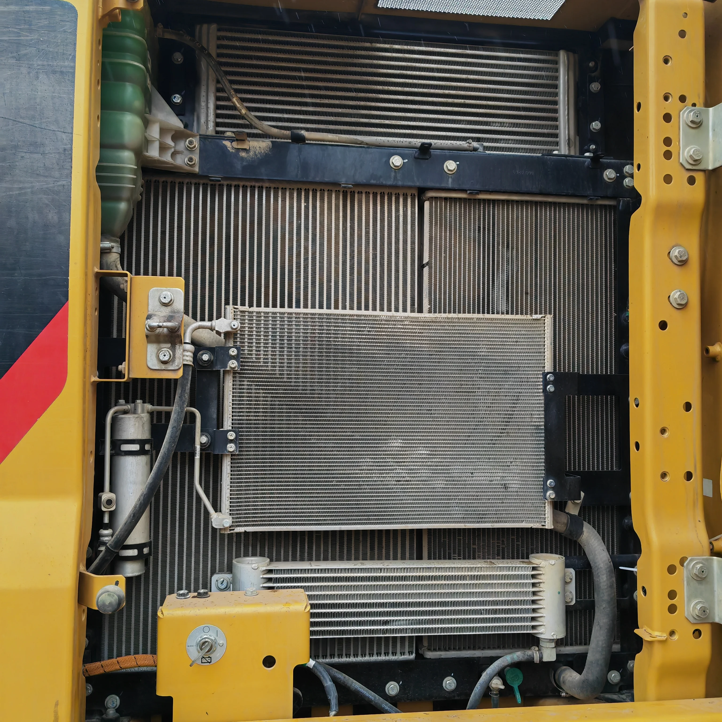 Высокоэффективный подержанный экскаватор Cat 320gc 20 тонн средний гидравлический гусеничный б/у на складе