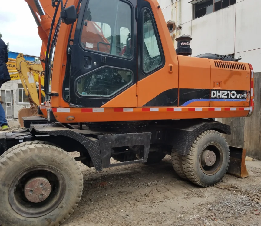 Used Doosan Daewoo DH210 210 Wheel Excavator South Korea Wheel Excavator Doosan Dh210w-7 for Sale