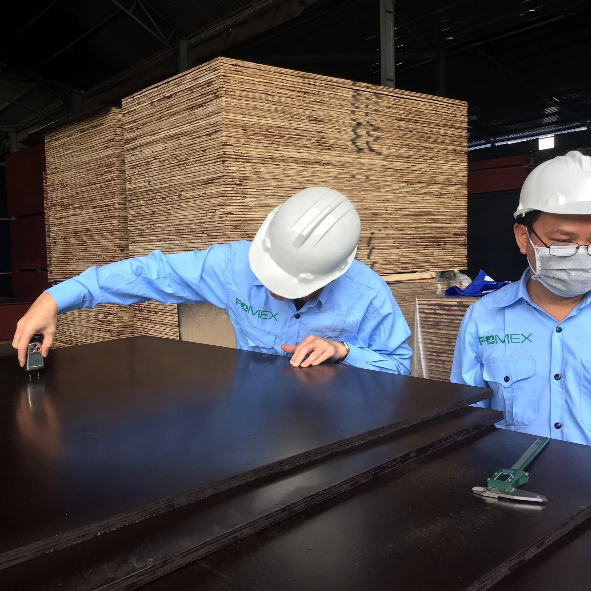 High quality, competitive price black/brown film faced plywood for construction