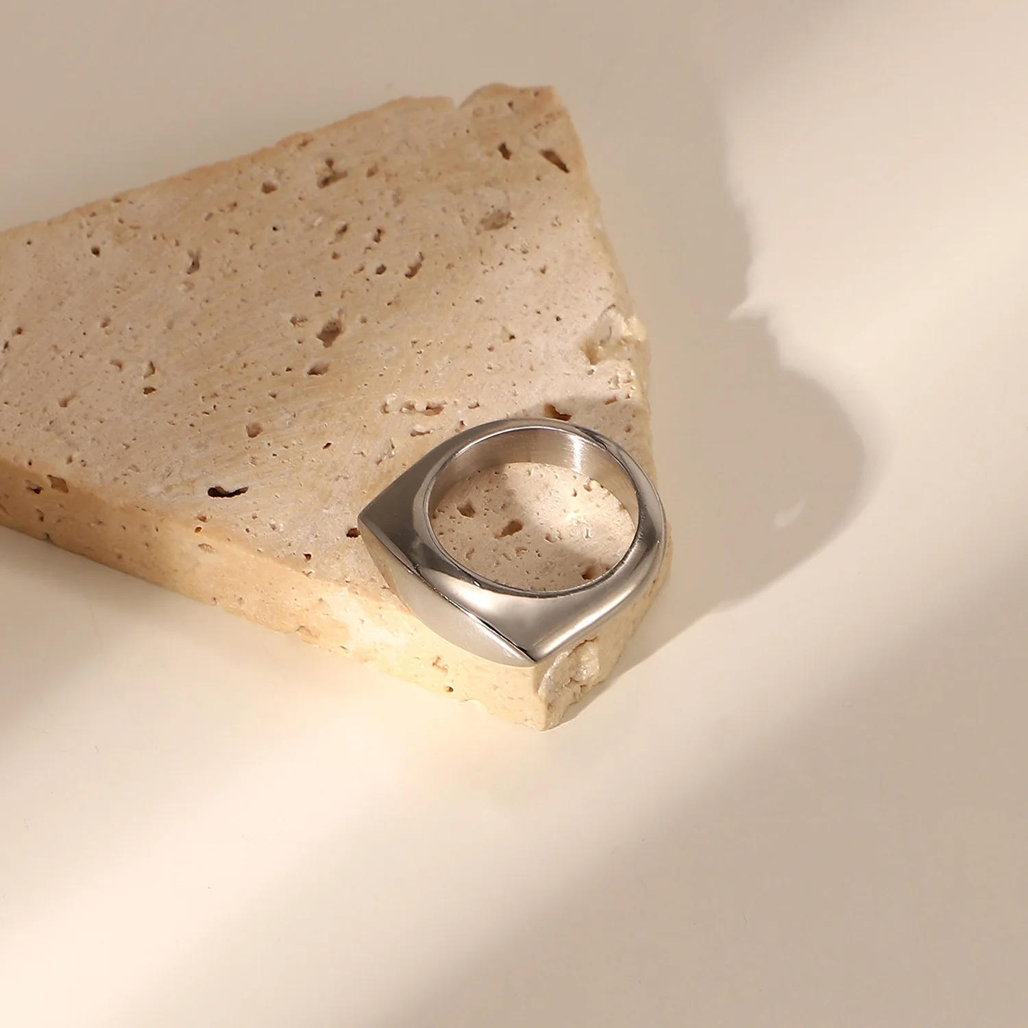 Fashion Trend 18K PVD Gold Plated Smooth Arc Surface Rings Jewelry High Polished Oval Shape Arc Finger Rings For Women