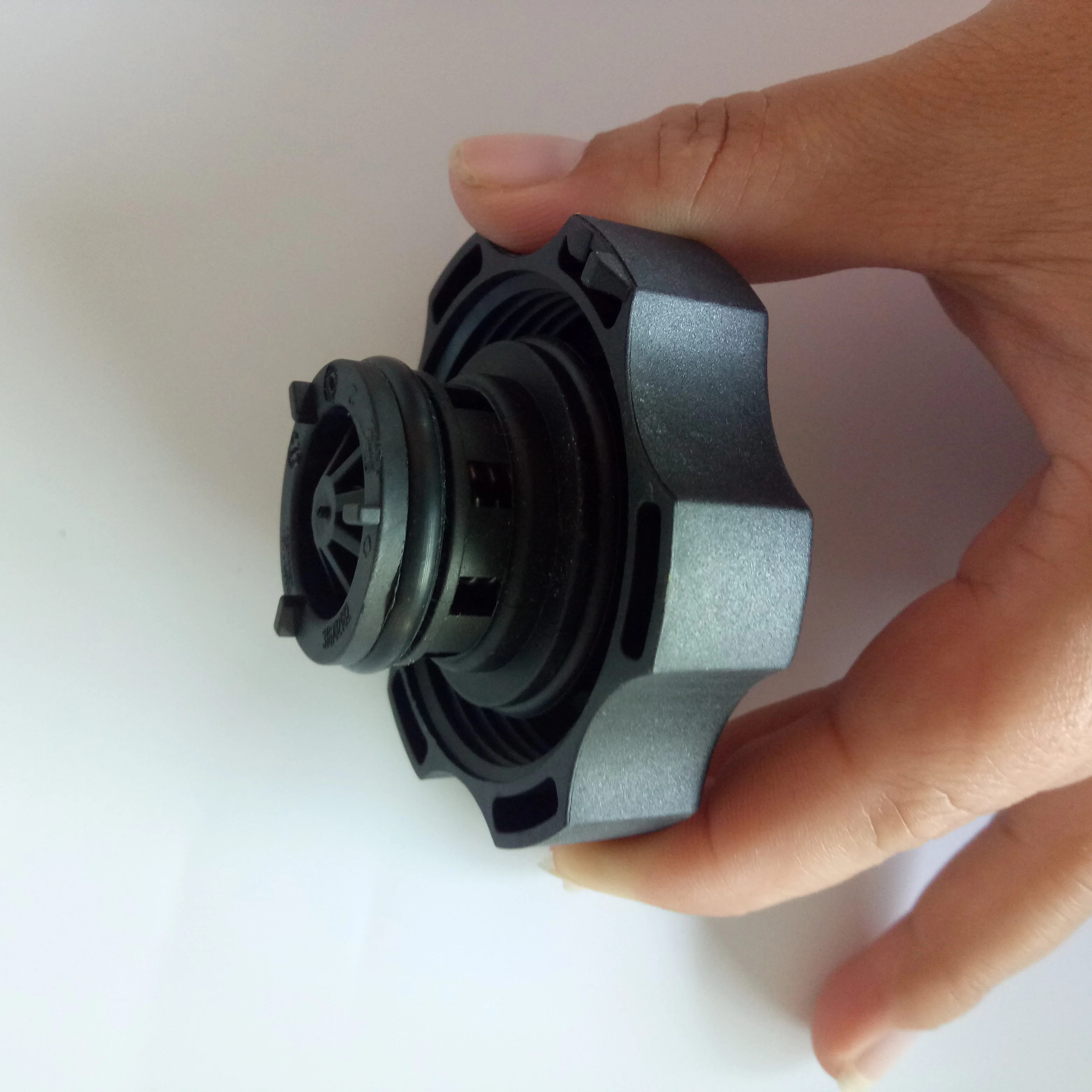 Coolant Expansion Tank cap  RADIATOR CAP for GM OEM 13502353 1305248