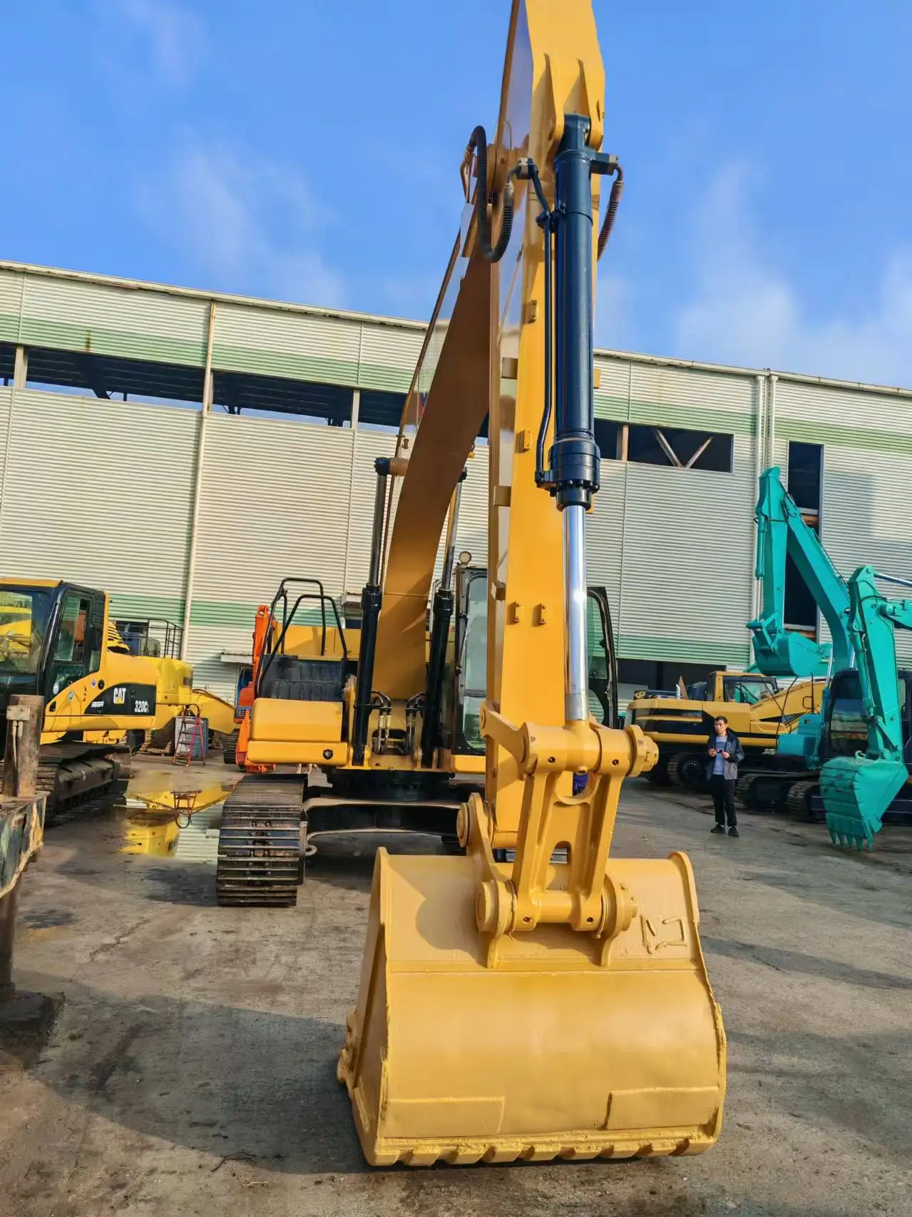 Japan caterpillar used hydraulic tracked excavator 320D cat 20 ton 320GC 320GX earth-moving machinery for sale