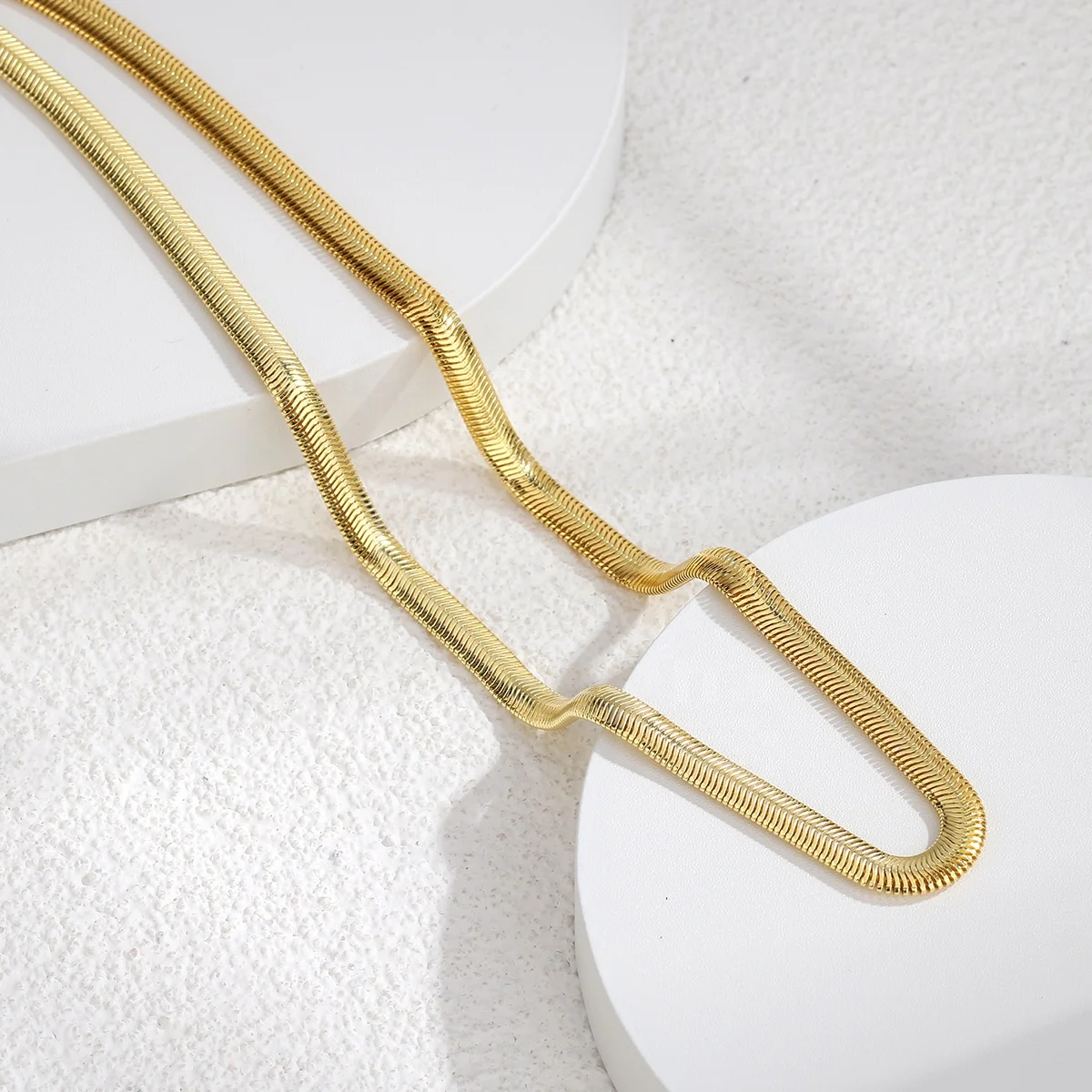 Eico Ins Cold Wind Fashion Blade Chain Collarbone Necklace 18K Gold-Plated Light Luxury Snake Bone Chain