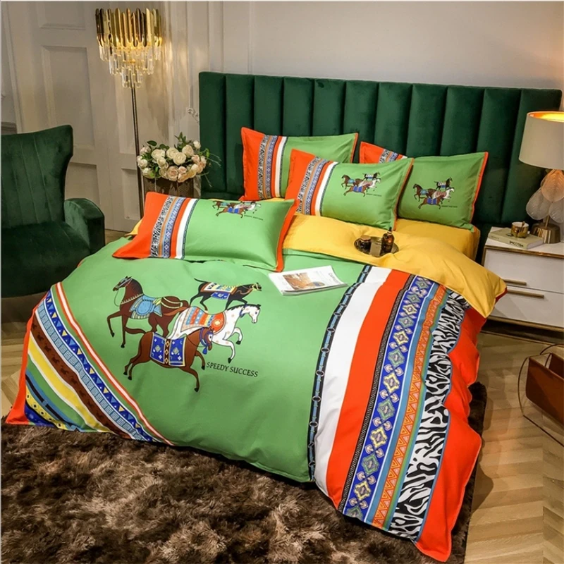 Factory wholesale 2021new design luxury microfiber fabric 150gsm high thread count smooth big size bed cover bedding set 4 piece