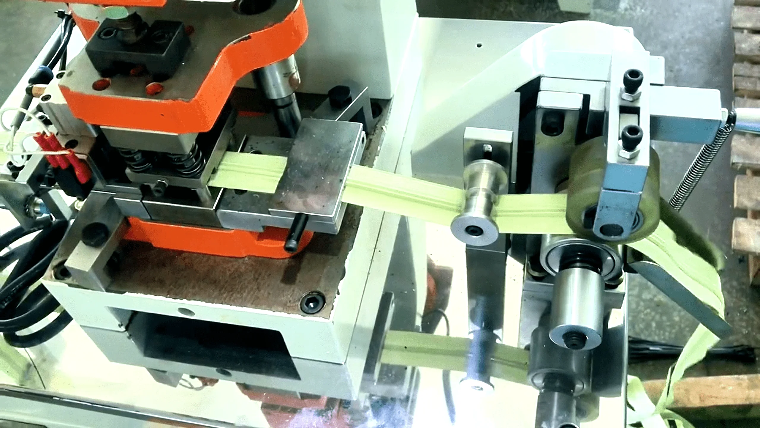 Automatic hole punching  perforating  machine for nylon zipper making machine zipper