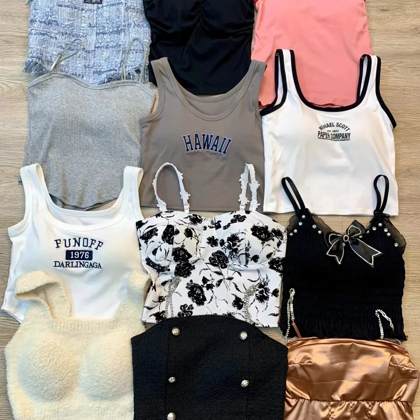 Wholesale of camisole tops for women who want to wear it on the inside but can wear it on the outside