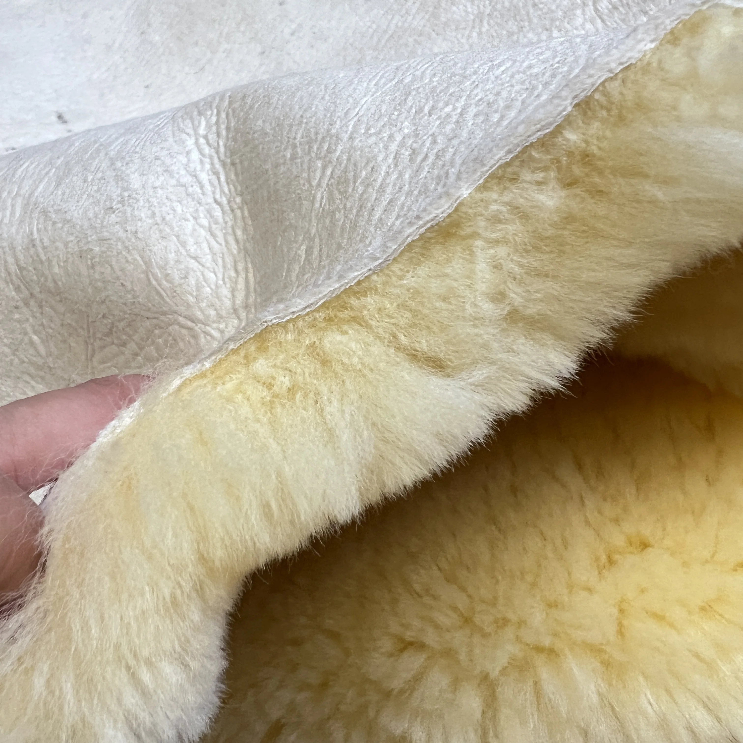 Высококачественная натуральная овчина из натуральной шерсти с высокой плотностью для изготовления седла мягких шкуры