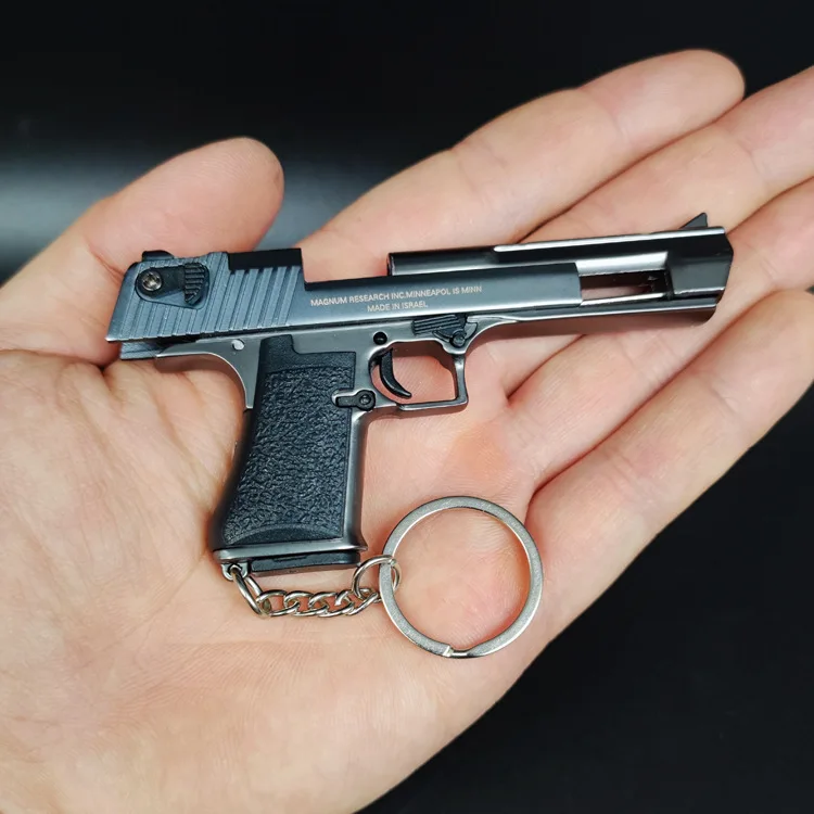 High quality 1:3 Metal model desert eagle keychain miniature toy gun alloy gun collectible toy gift pendant