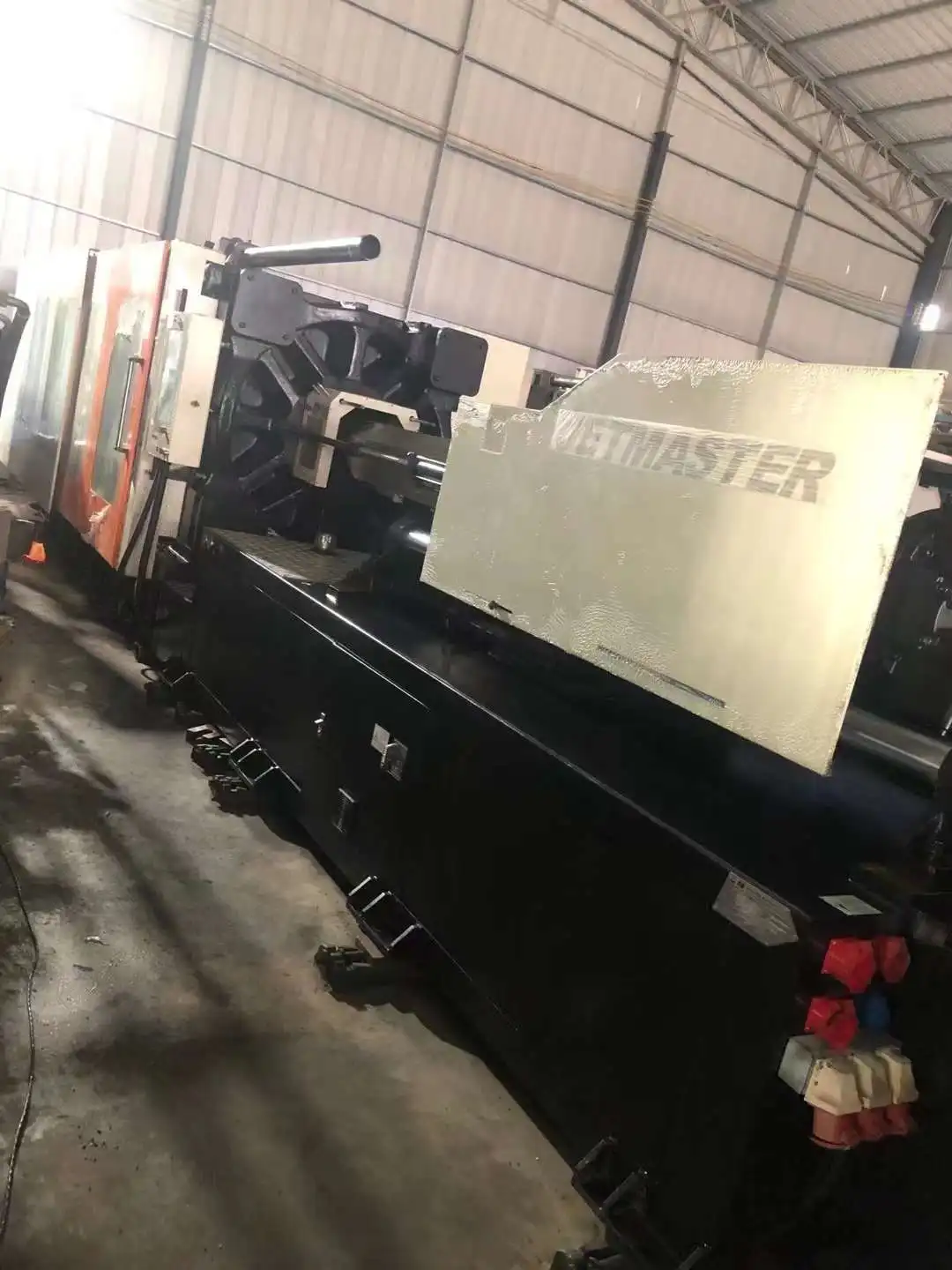 Used CHENHSONG 800TON New Type screwdriver UF electrical components plastic injection coating Injection molding machine