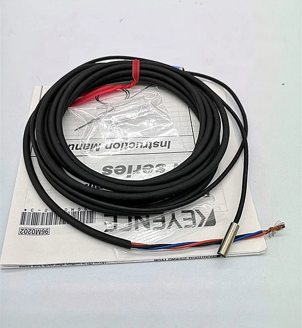 KEYENCE EM-038    Proximity sensors with in-cable amplifiers       f3.8, NPN    New original