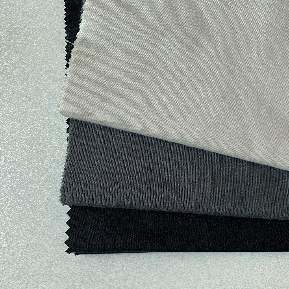 35 Cotton 115gsm Plain Weave Poplin Shirt Fabric 45*45 133*72 65 % Polyester Clothes Sweatshirt Fabric Lightweight 24h Online