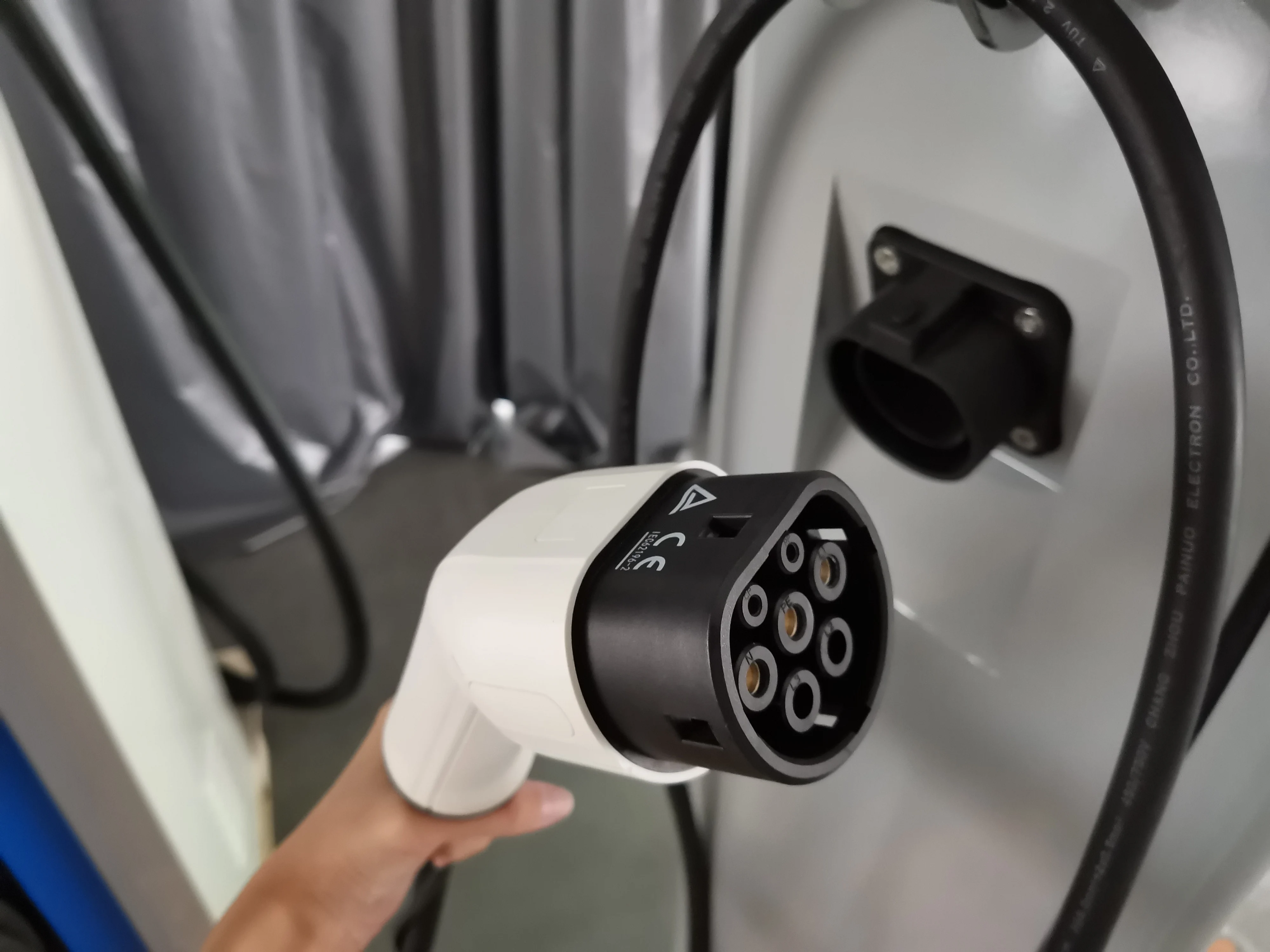 UEOEM Dual guns 14KW home AC EV Charger outdoor Type 1, Type 2 or GB/T floor-standing electric car charger