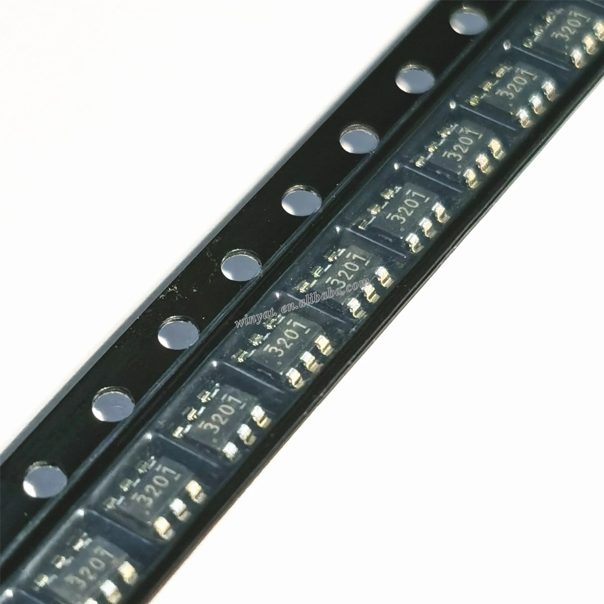 Original TPS563201DDCR TPS563201 Buck Switching Regulator TSOT23-6 IC Chip with marking  3201 In Stock