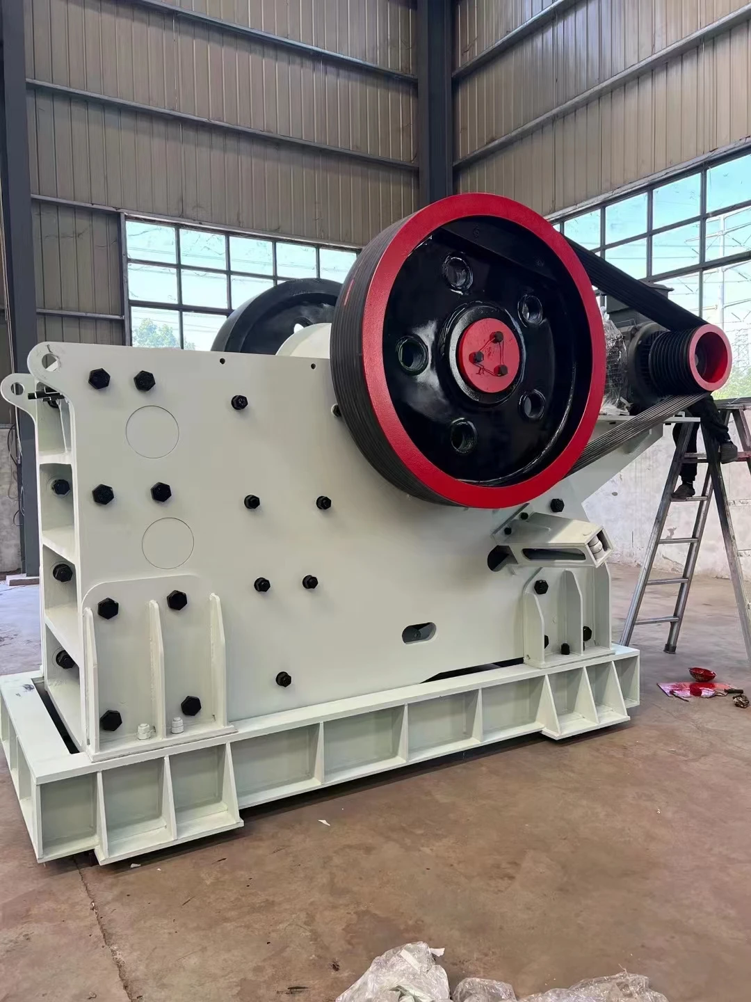 Jaw crusher coarse breaking fine breaking machine pebble granite stone crusher high hardness stone