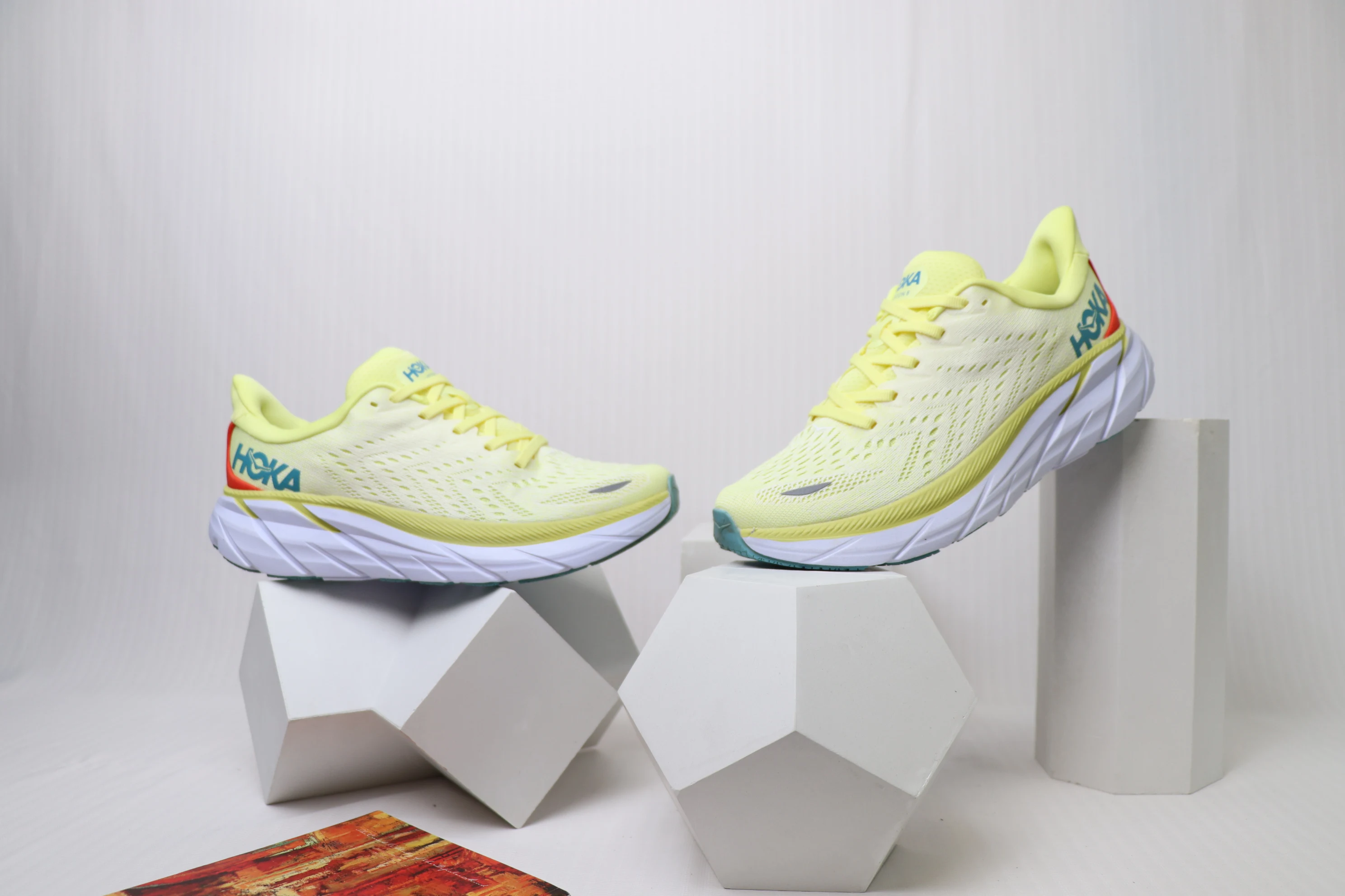 lightweight cushioned and bounceback to enhance running propulsion and create a new running Top quality New HOKAS Clifton 8