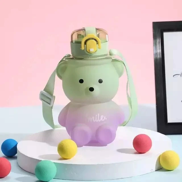 Горячая распродажа симпатичная бутылка для воды Tiktok пластиковая девочек с медвежонком напитков соломой и ручкой