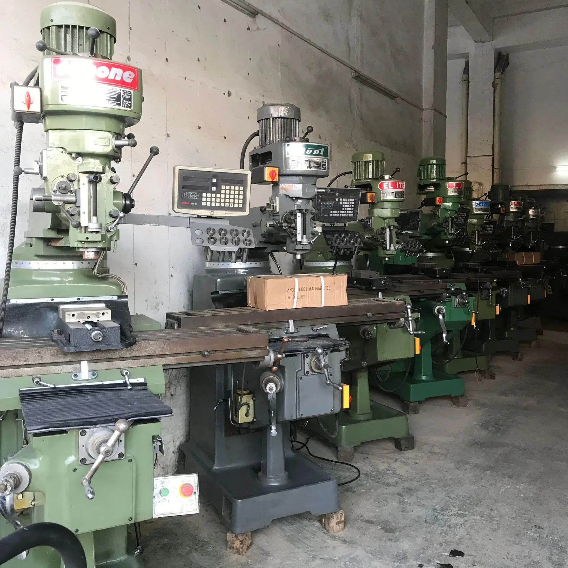 Factory Supply Vertical Horizontal Turret Type Universal Used Cnc Milling Machine