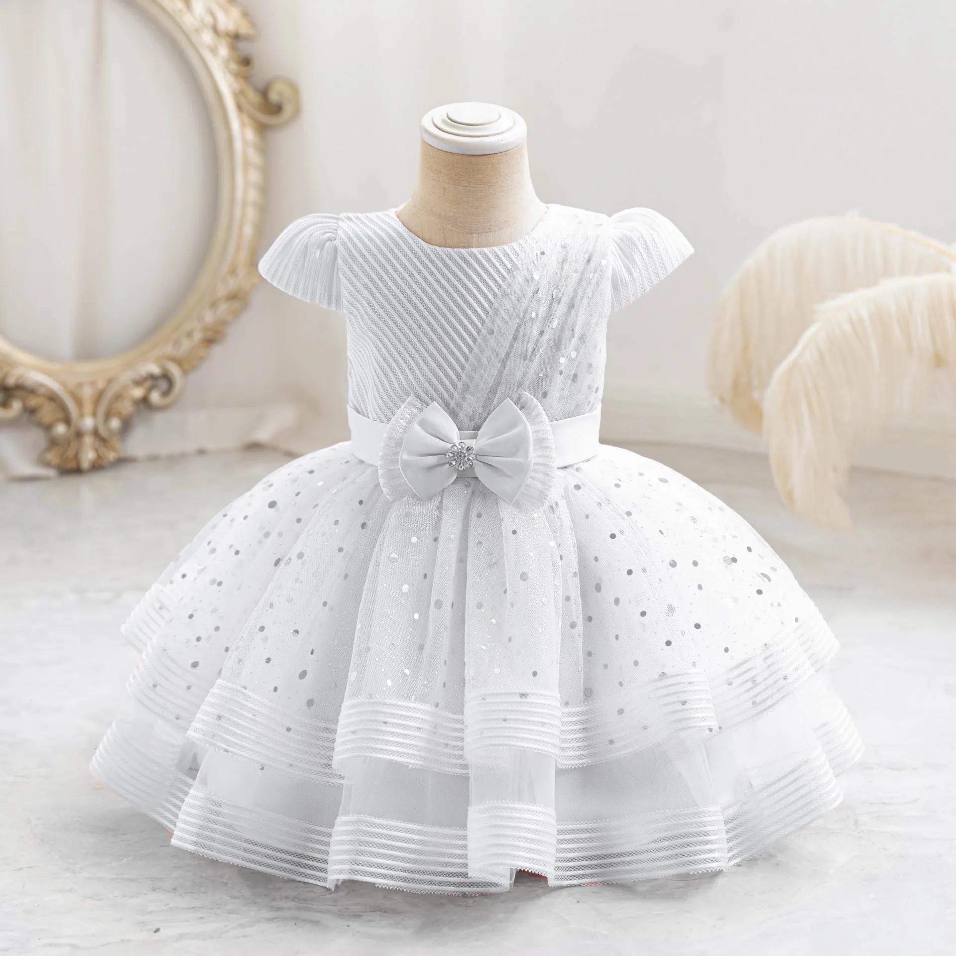 AX205   Smocked Baby Dress Beautiful Flower Girl Latest Frock Cake Layered Birthday Dress For Infants
