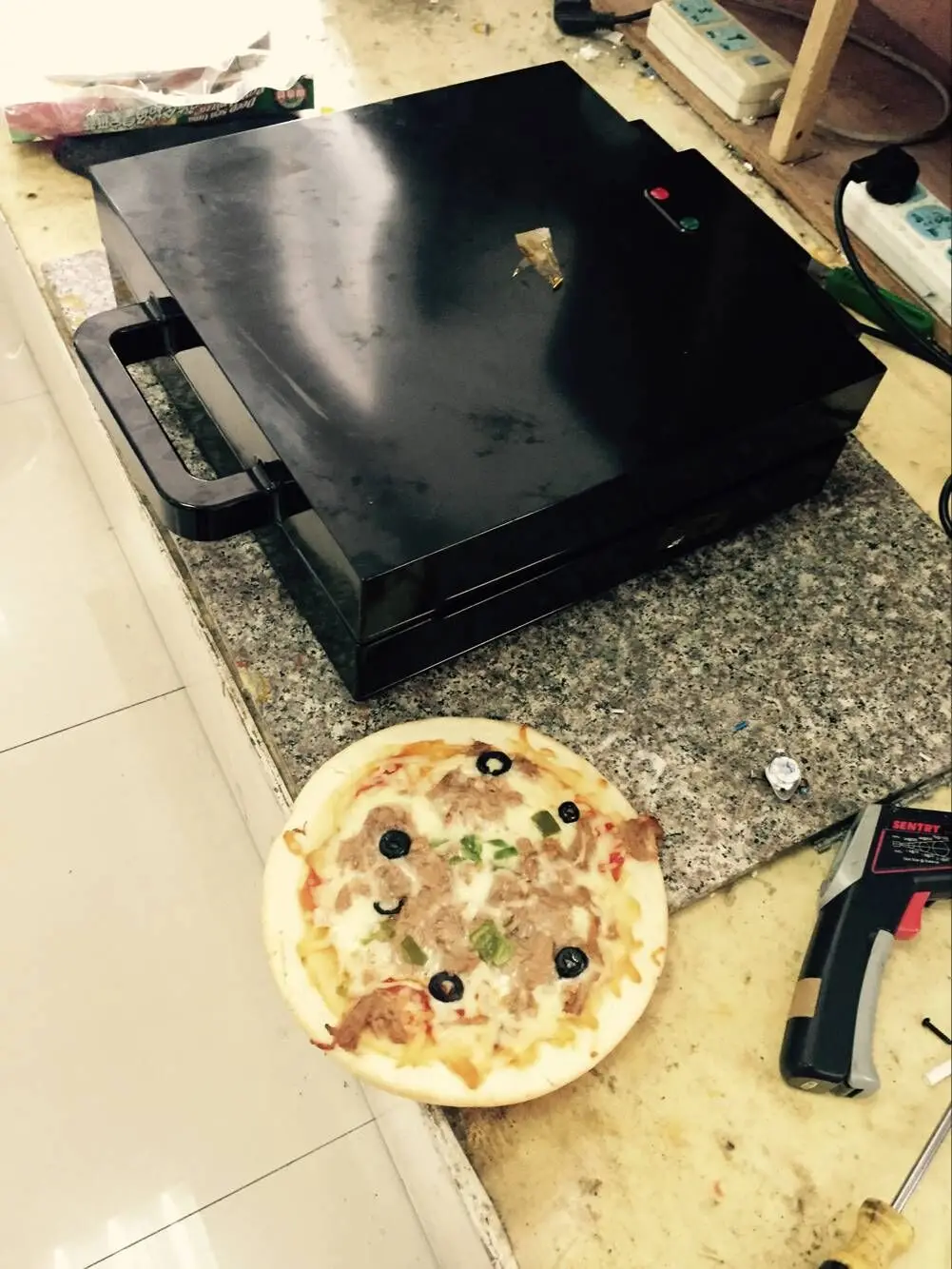 Easy operated non stick electric pizza maker