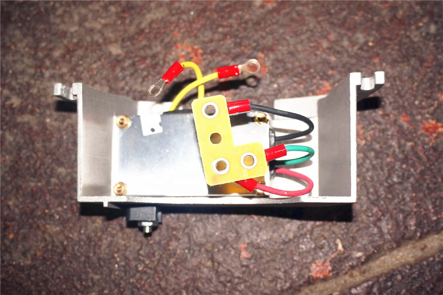 Chinese Manufacturer Bus Parts  Generator Parts Accessories 8RL3108C-6 Generator Regulator