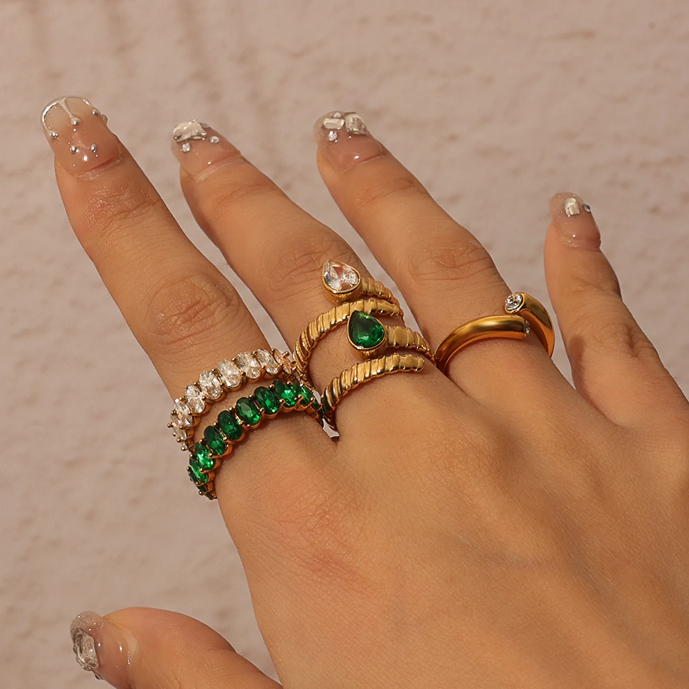 2023 Fashion Ins Hot Selling Cool Waterproof Stainless Steel Green Gemstone 18 K Gold Oval Cut Emerald Eternity Band Rings