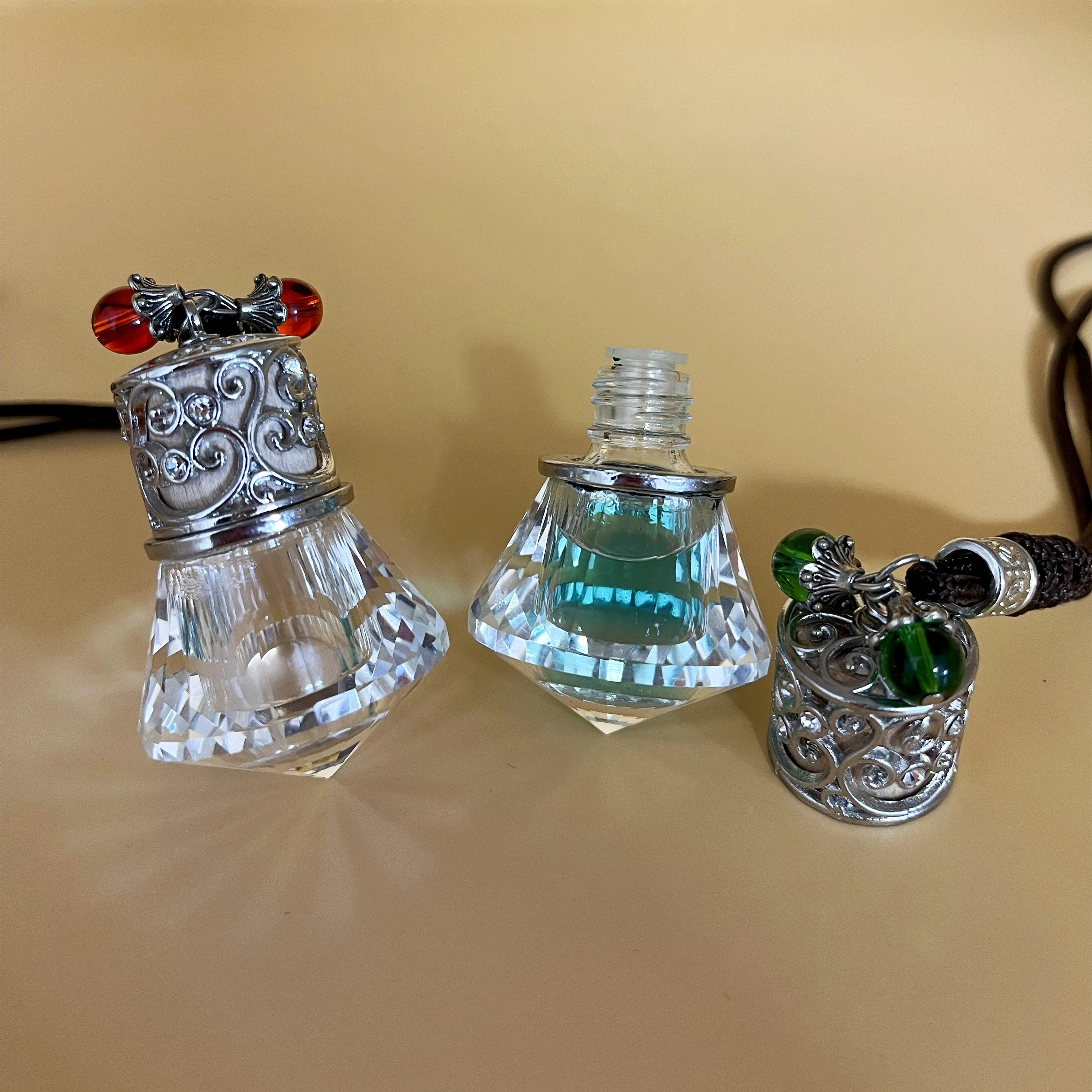 Air freshener car- Glass Bottles  Share Fancy 8ml Diamond Shape Clear Perfume Glass Bottle Empty Car with  Diffent metal cap