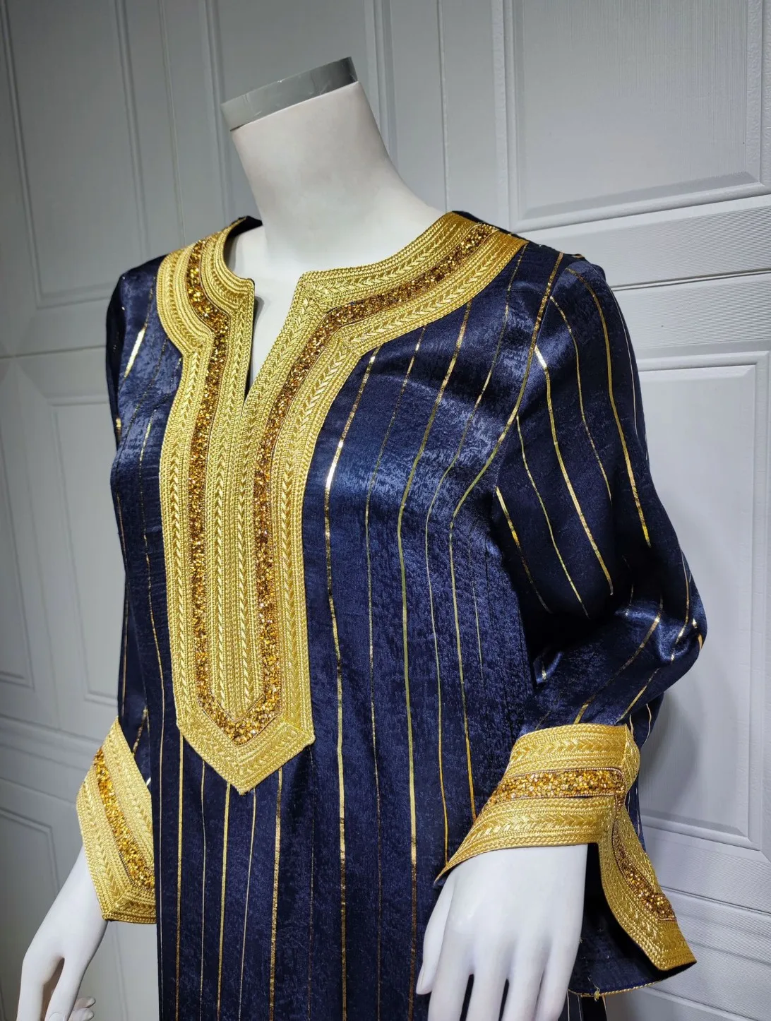 New arrival Islamic clothing Muslim Indonesia Southeast Asia Arabic lady gold blocking hot drilling women abaya dress